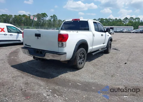2011 Toyota Tundra Grade 5.7L V8 z USA, uszkodzony, nr VIN 5TFRY5F17BX114861